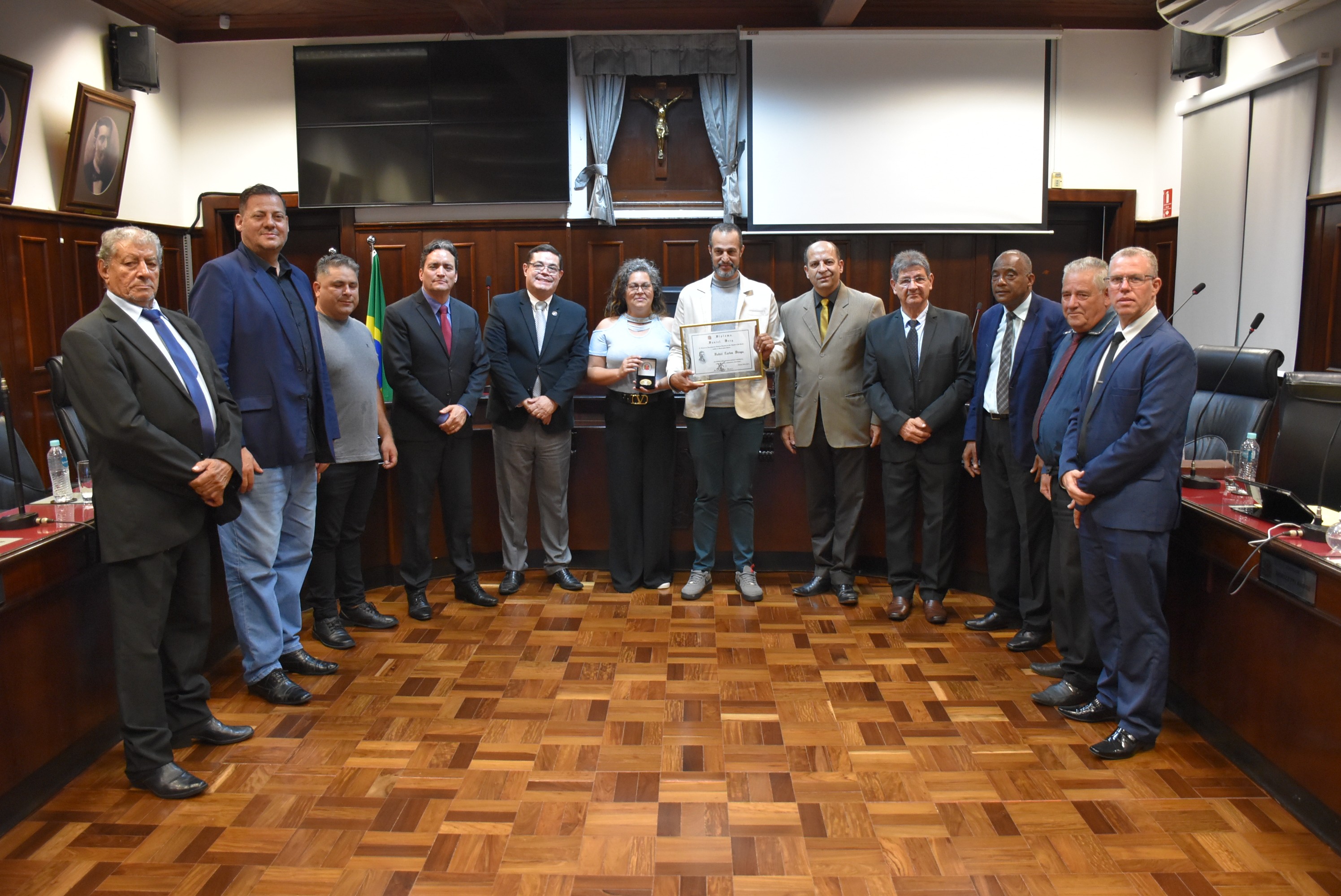 Diploma e Medalha Daniel Berg é entregue a Valter Carlos Braga