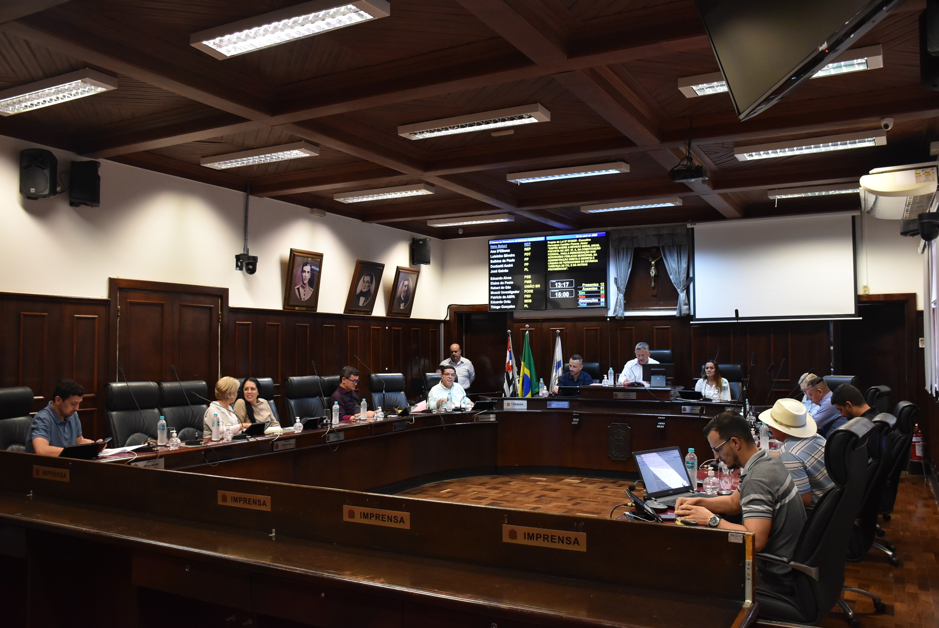 Câmara aprova reajuste salarial de servidores e novo valor do vale alimentação